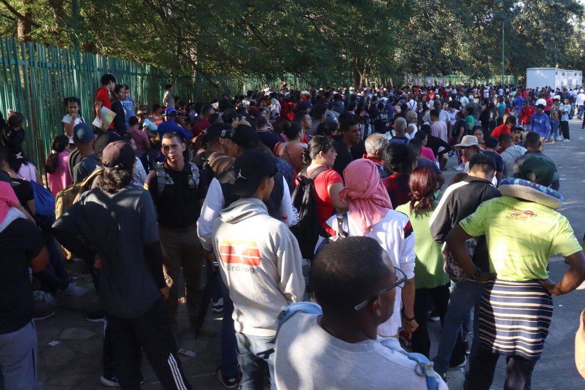 Migrantes, en su mayoría venezolanos, saturan oficinas de asilo en México tras las medidas de Trump