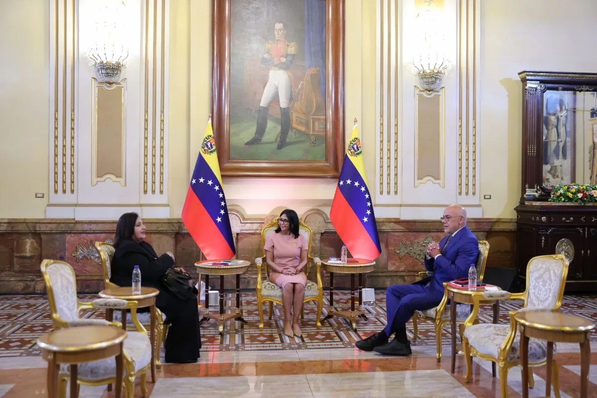Delcy Rodríguez se reúne con Dinorah Figuera en Miraflores