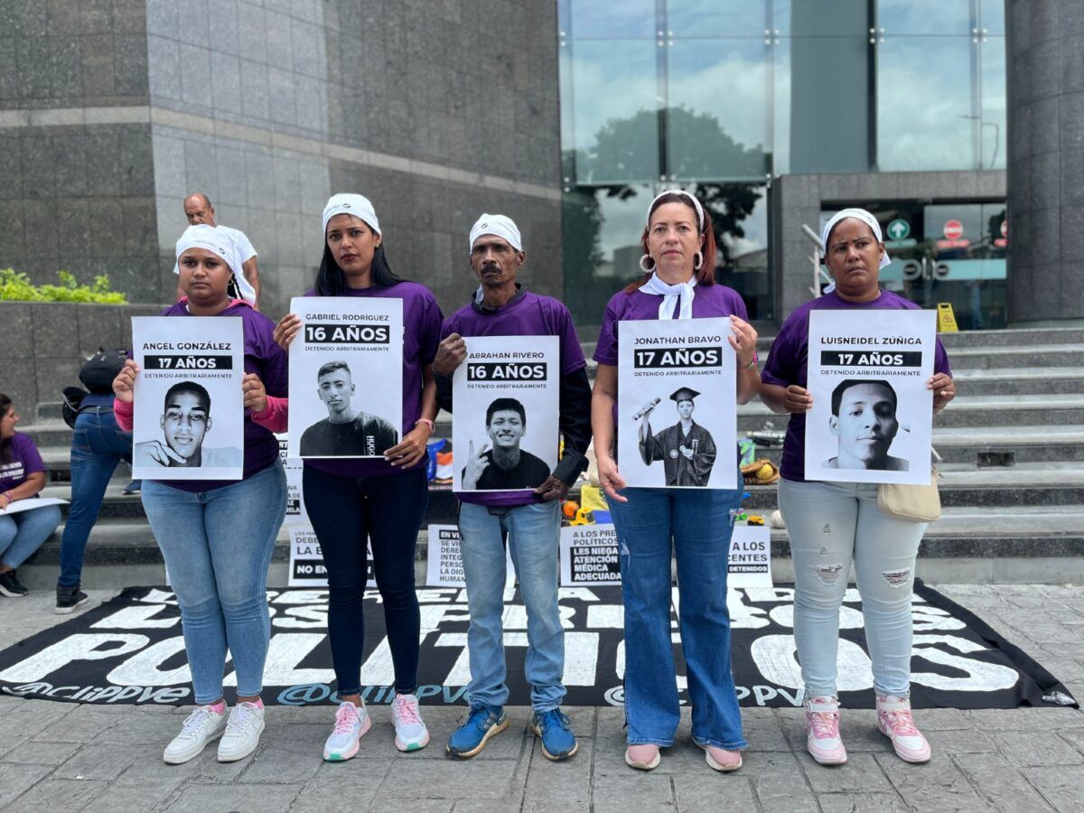 Ignorados por la justicia: cuatro adolescentes permanecen detenidos por razones políticas en Venezuela