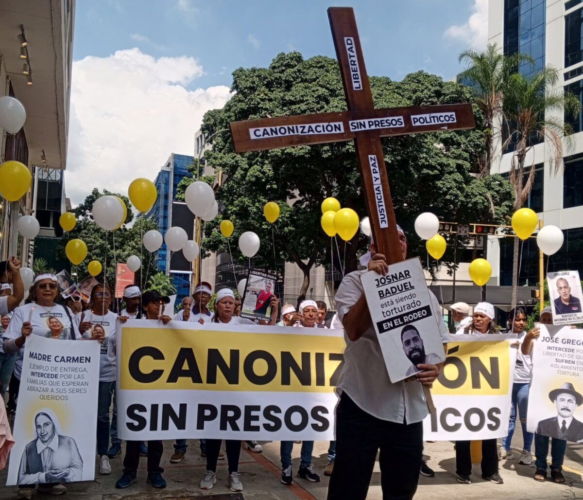Familiares de presos políticos se concentraron frente a la Embajada de Italia en Caracas