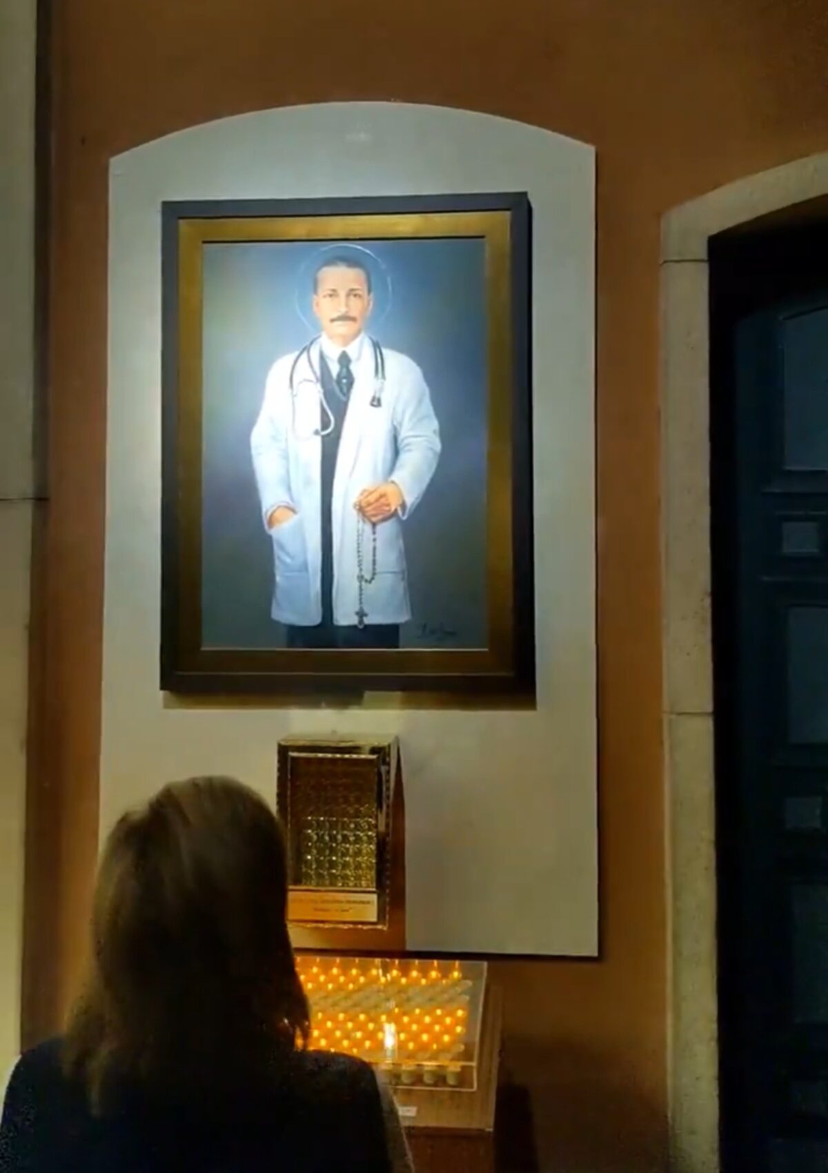 Entre imágenes y oraciones: la diáspora venezolana honró a sus primeros santos 