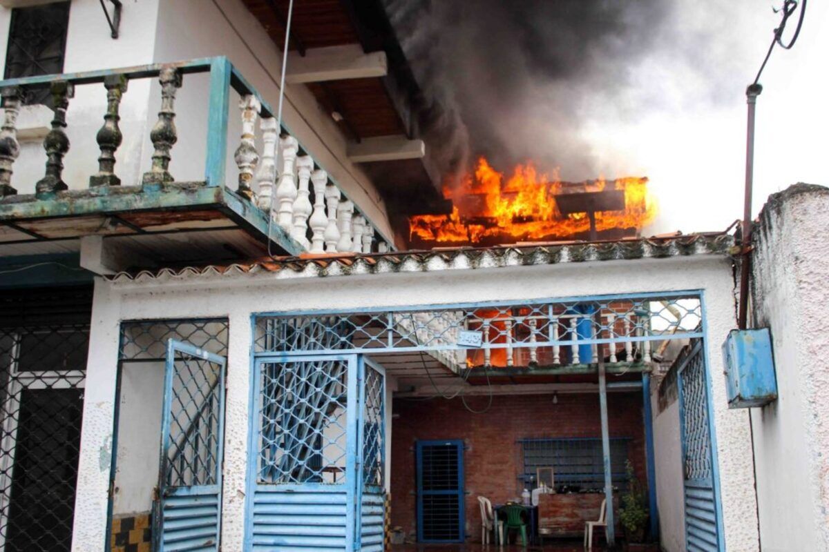 Reportaron un incendio en el mercado La Cebollera de Valencia