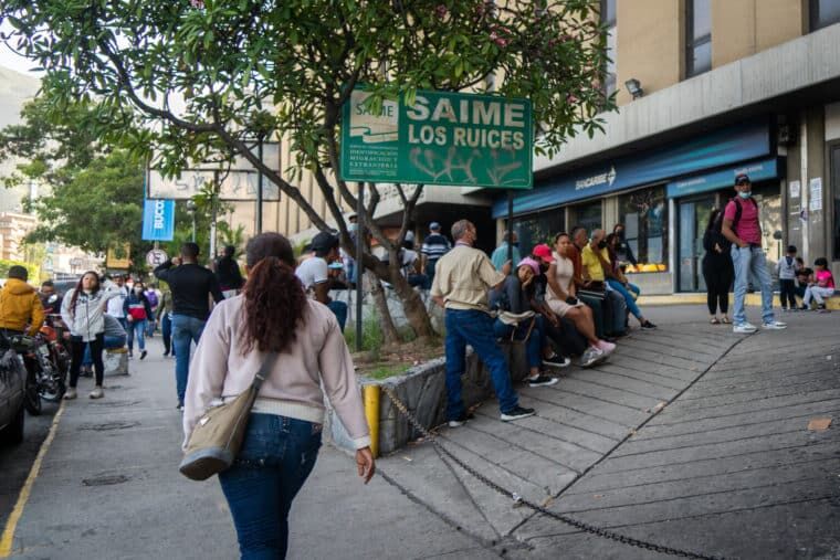 Travesía pasaporte cédula oficinas saime ciudadanos venezolanos pasaporte cédula extranjeros colas cita solicitud organismo oficinas documento de viaje largas cosas madrugar horas trámite cedulación renovación Servicio Administrativo de Identificación, Migración y Extranjería Saime Los Ruices Saime Las Mercedes Oficina Extranjería Coche saime sede principal centro El Diario Jose Daniel Ramos