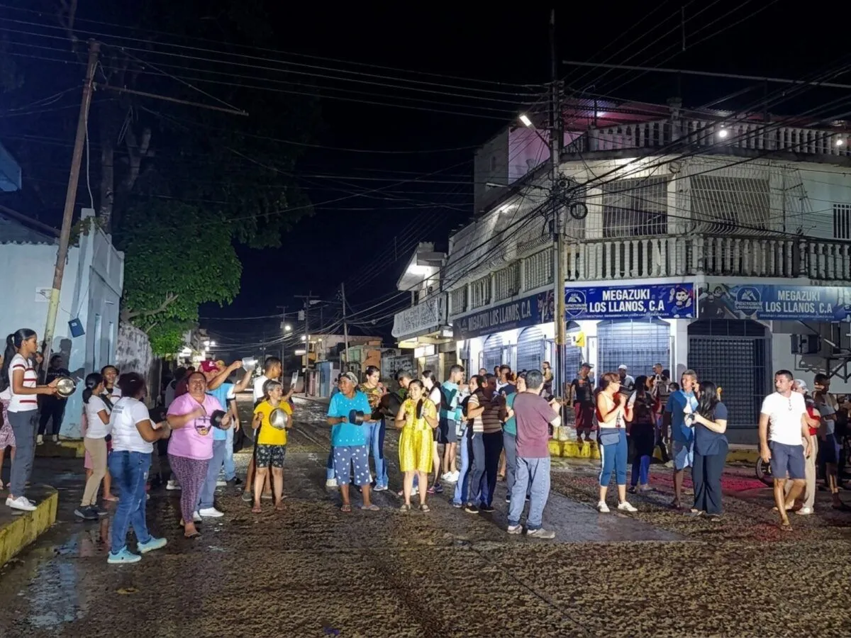Cortes eléctricos de hasta 16 horas generaron protestas nocturnas en varios estados del país