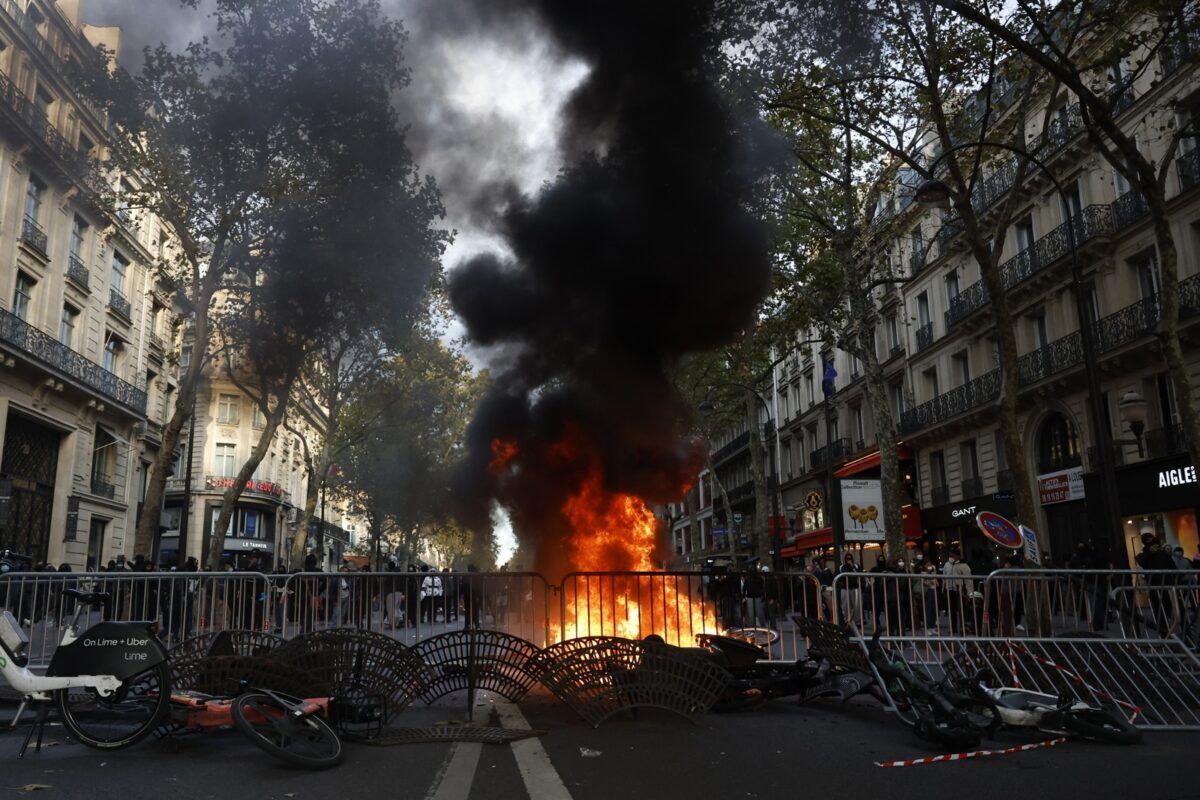 Al menos 400 detenidos por actos de violencia en la jornada de protesta masiva en Francia