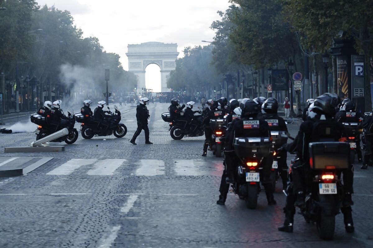 Al menos 400 detenidos por actos de violencia en la jornada de protesta masiva en Francia
