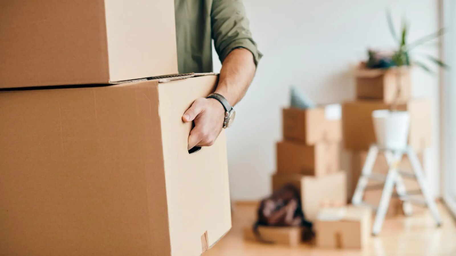 Opciones para los jóvenes ante la falta de créditos y las dificultades para el ahorro