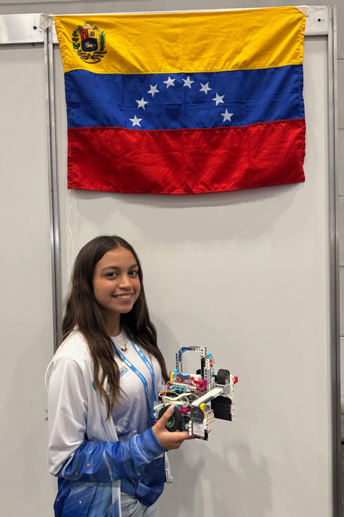 Equipo venezolano de adolescentes gana en Suiza concurso de robótica en Cumbre sobre IA