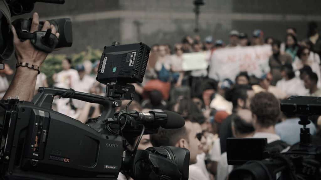 Equipos de periodistas en una protesta
