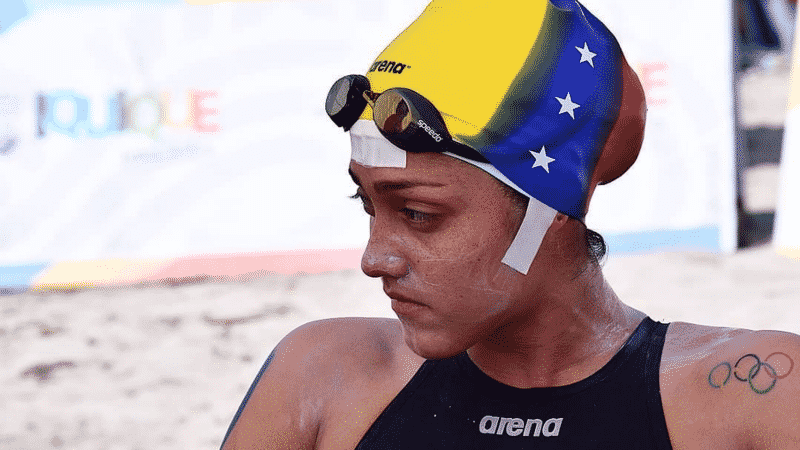 Paola Pérez, medallista de plata en aguas abiertas de Toronto 2015
