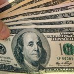 ¿Por qué el bolívar se devaluó 72,22% durante el mes de agosto?