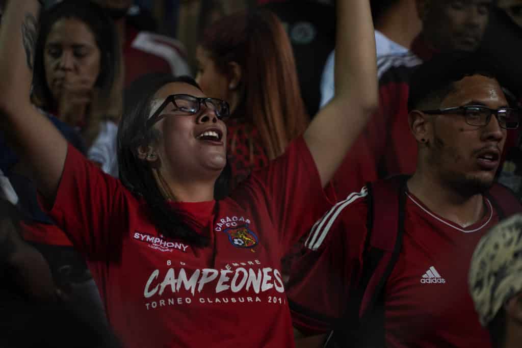 Caracas cerró bocas y disfrutó de un empate dorado