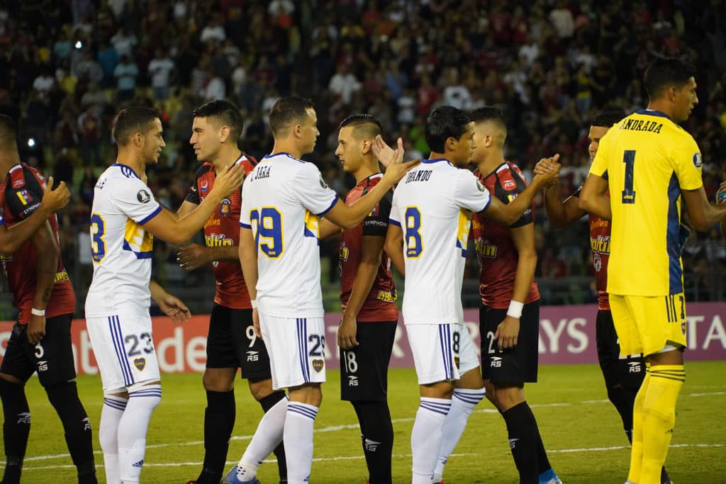 Caracas cerró bocas y disfrutó de un empate dorado