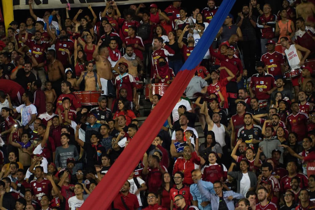 Caracas cerró bocas y disfrutó de un empate dorado