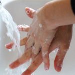 ¿Qué medidas adoptar para atender a un paciente con Covid-19 en casa?