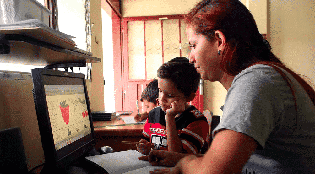 Brecha digital en Venezuela pone en riesgo plan de clases virtuales