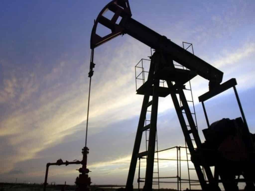 Desplome del precio del petróleo: qué revela sobre el petro