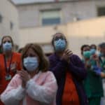 Miedo y orgullo, eso sienten padres de médicos que combaten el Covid-19