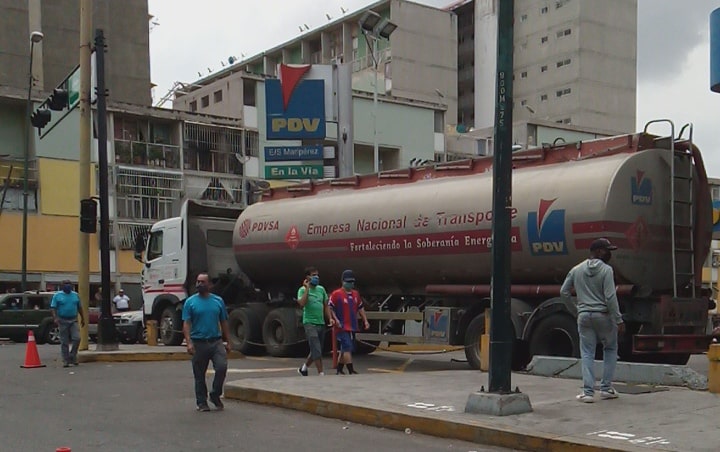 Pdvsa decae y condena al venezolano a mendigar gas y combustible