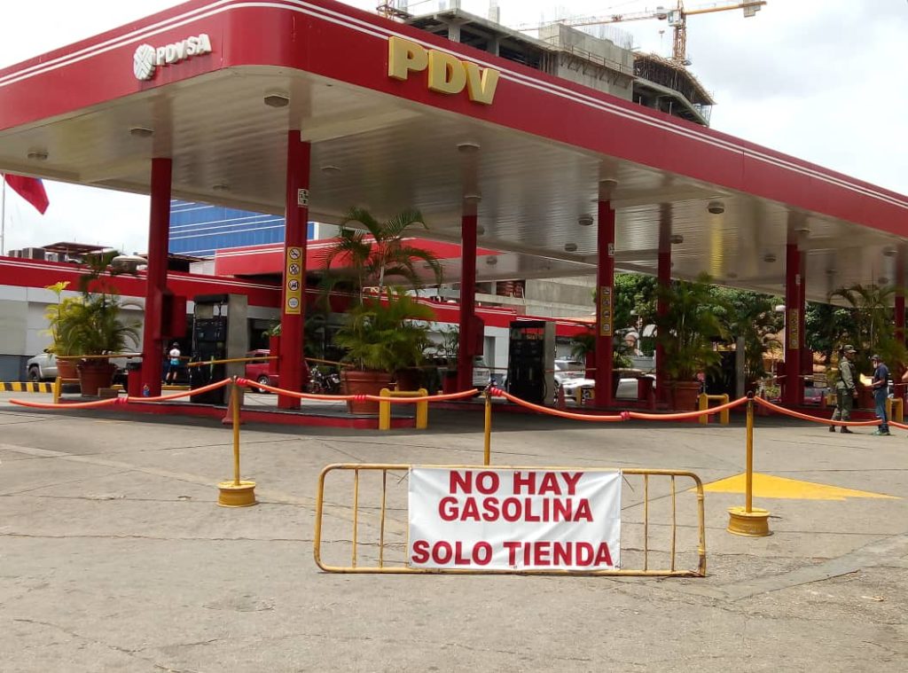 Pdvsa decae y condena al venezolano a mendigar gas y combustible