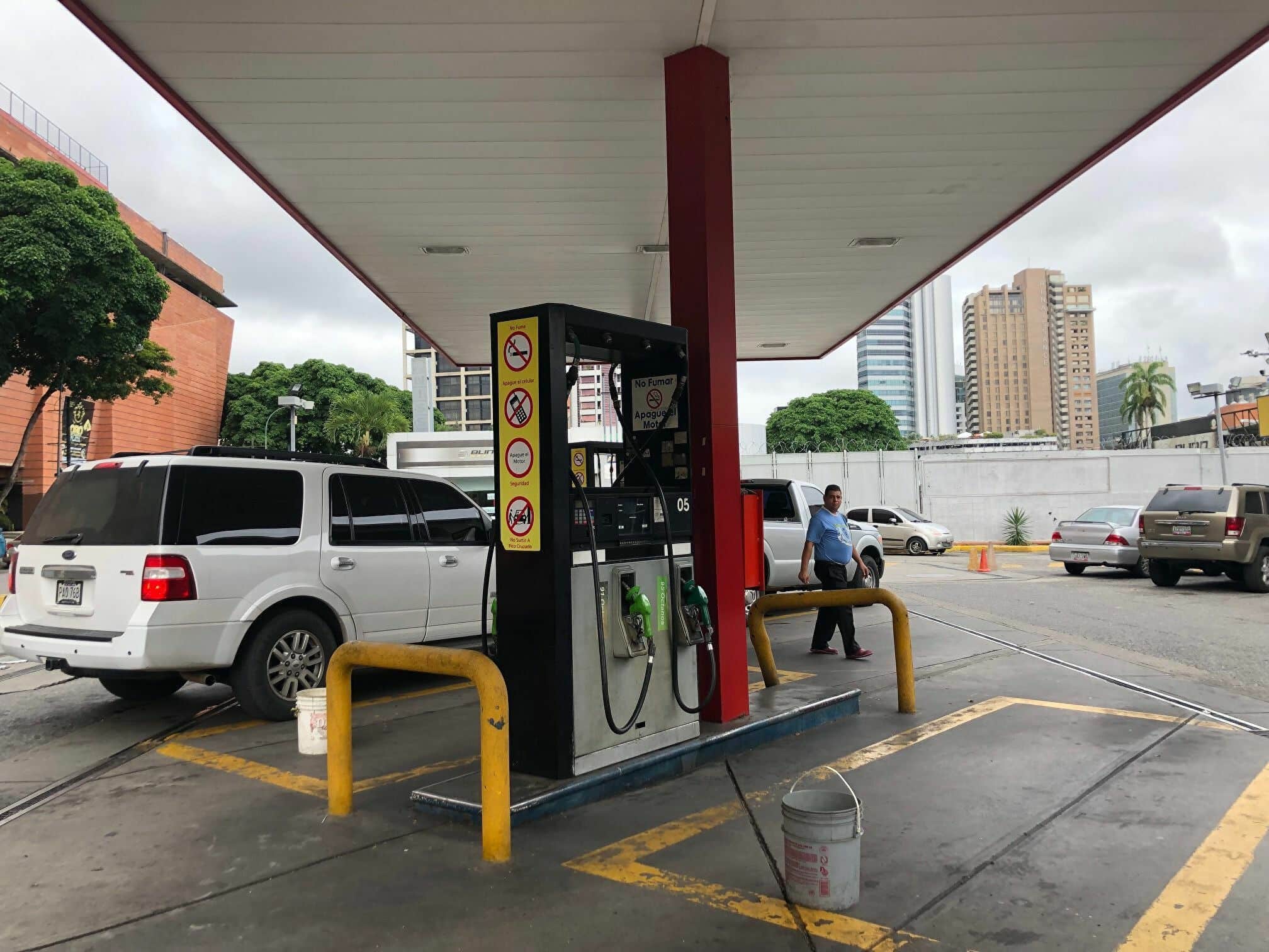 Viernes gasolina