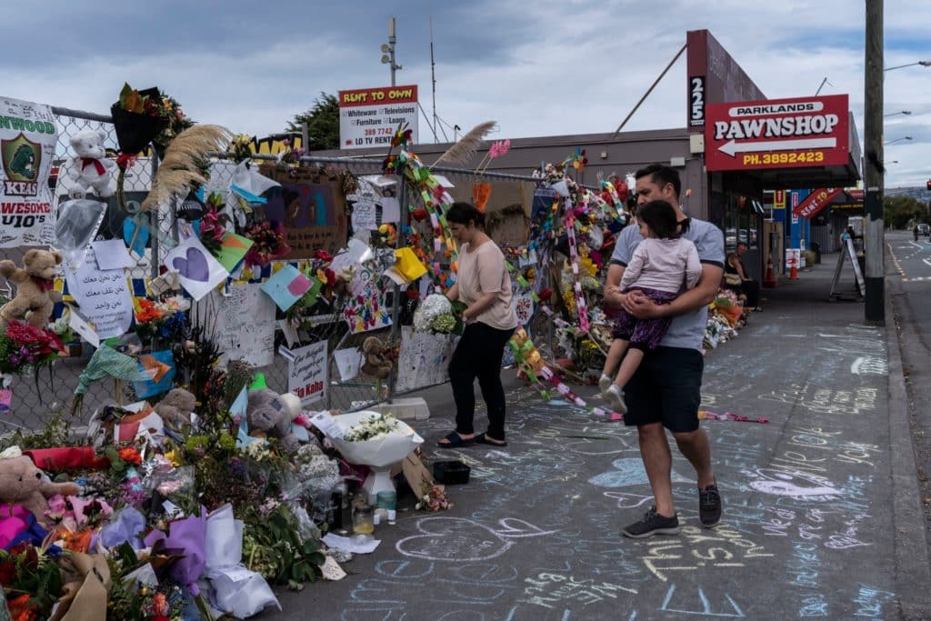 Un memorial para las víctimas del tiroteo en dos mezquitas el año pasado en Christchurch, Nueva Zelanda, que mató a 51 fieles.