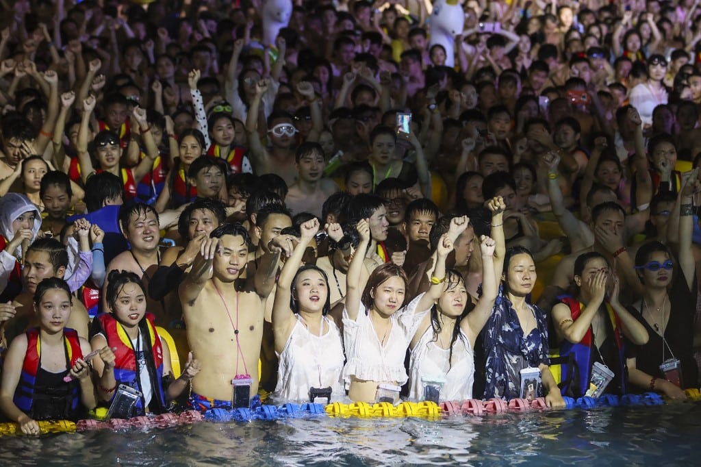 Wuhan en imágenes: la megafiesta de música electrónica que generó polémica