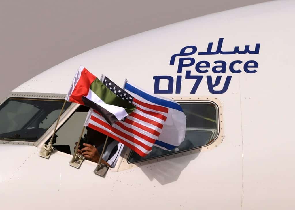 Este lunes se registró el primer vuelo comercial directo entre Israel y Emiratos Árabes Unidos
