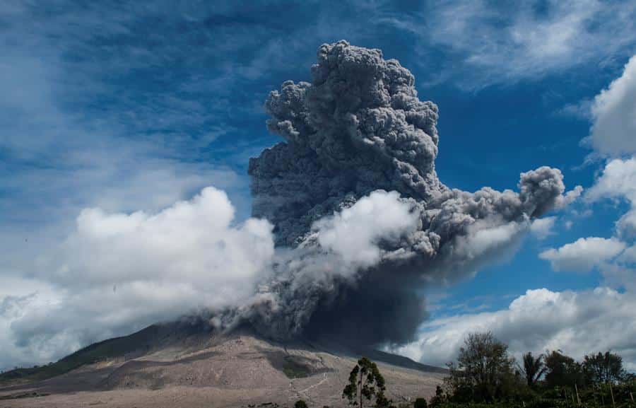 Volcán Sinabung en Indonesia
