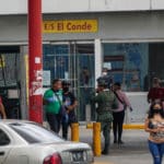 Trabajadores de una estación de servicio en Parque Central