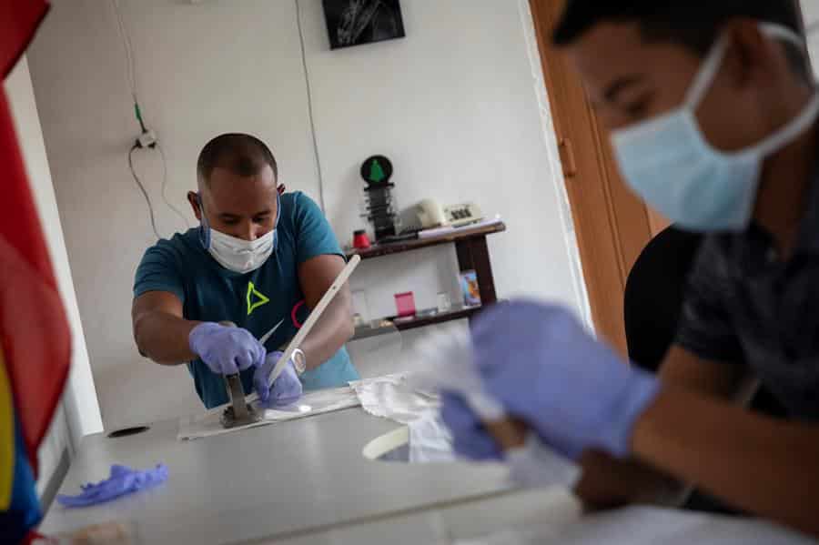 Venezolanos crean redes de ayuda para los necesitados durante la pandemia