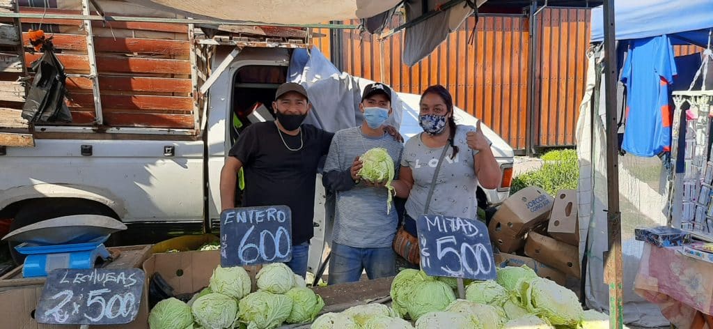 La chef recibe ayuda en el mercado