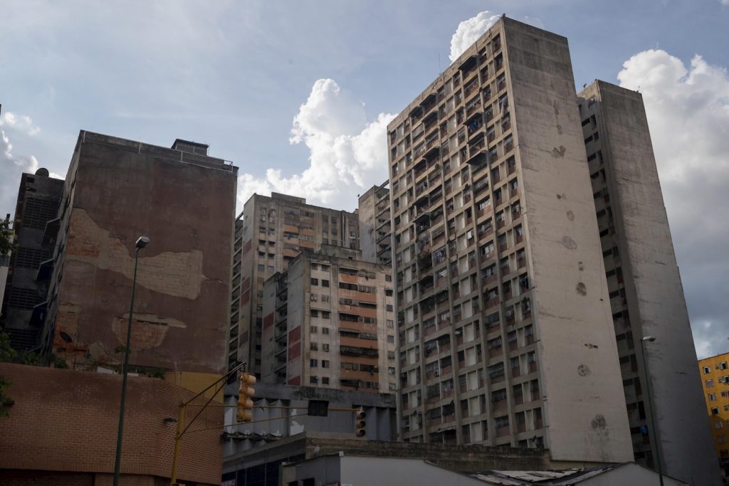 Edificios deteriorados en Venezuela