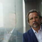 Gustavo Tovar, un activista social que se balancea entre la poesía y la política