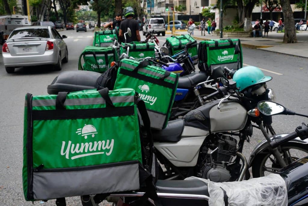 Motos de delivery en Caracas