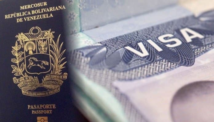 Pasaporte venezolano se devalúa más tras la exigencia de visa por parte de México