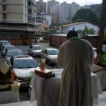 Iglesias caraqueñas se reinventan con las automisas en pandemia