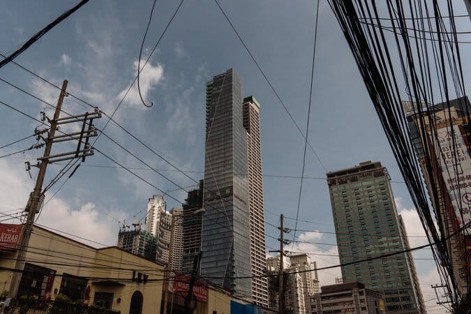 En Filipinas, donde Trump autorizó su nombre a una torre de Manila, él o sus empresas pagaron $ 156,824 en impuestos en 2017. Hannah Reyes Morales para The New York Times