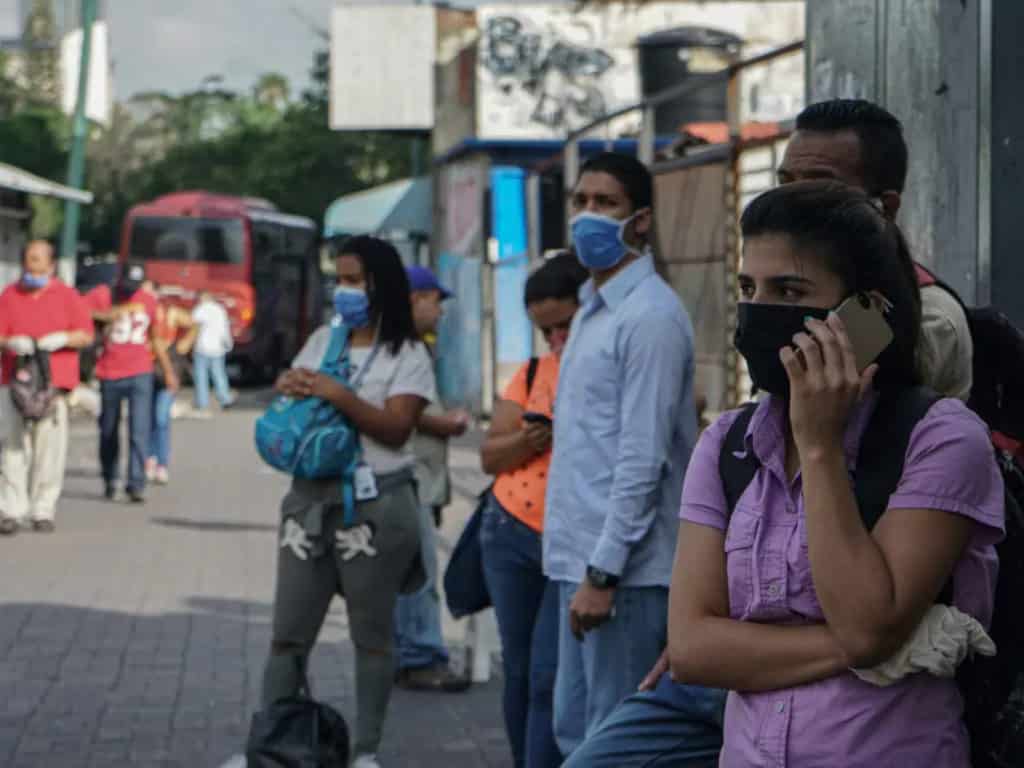 Transporte público al borde del colapso por la pandemia y la escasez de gasolina