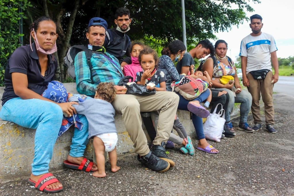 Grupo de caminantes venezolanos