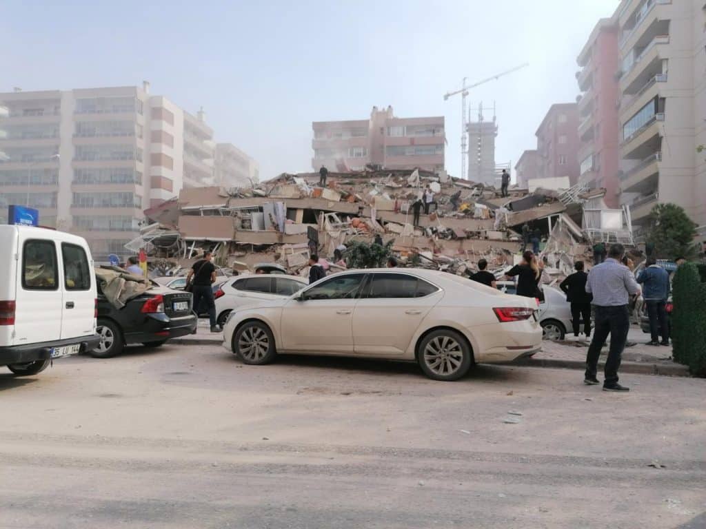 Las imágenes más impactantes del terremoto que sacudió Grecia y Turquía