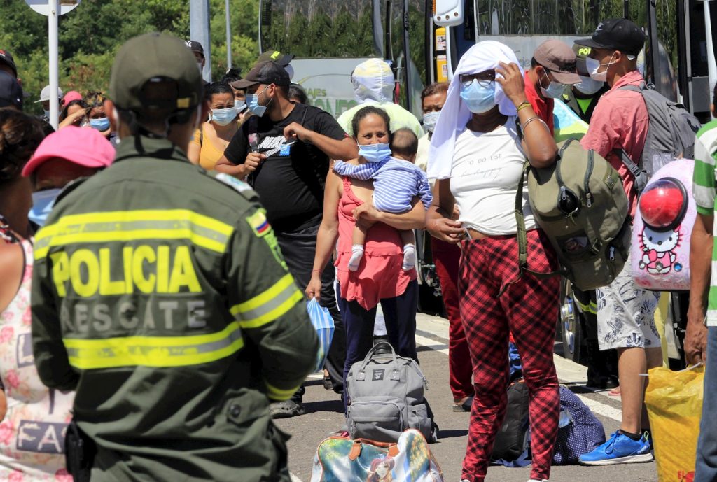 Crisis venezolana y covid-19 pone al borde del colapso la frontera con Colombia
