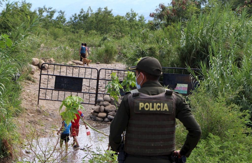 Crisis venezolana y covid-19 pone al borde del colapso la frontera con Colombia