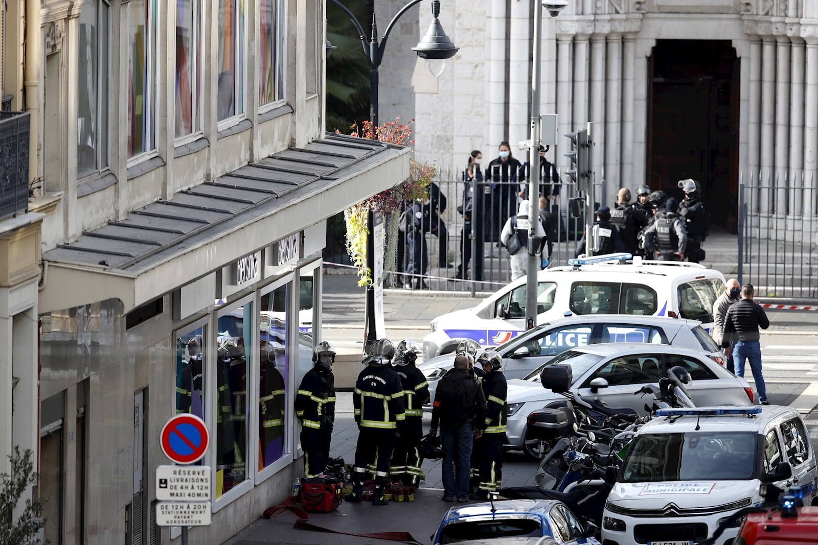 Теракт в франции. 1 Ноября Франция теракт. Теракт во Франции мечеть.