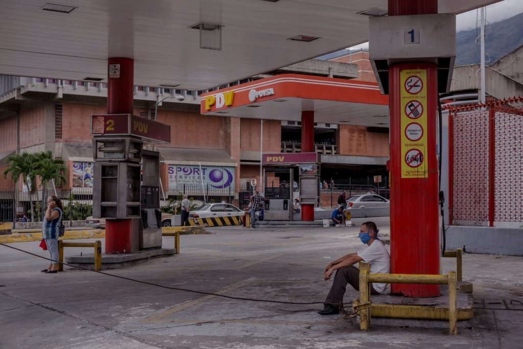 El colapso de la industria petrolera de Venezuela ha hecho que la gasolina sea escasa.