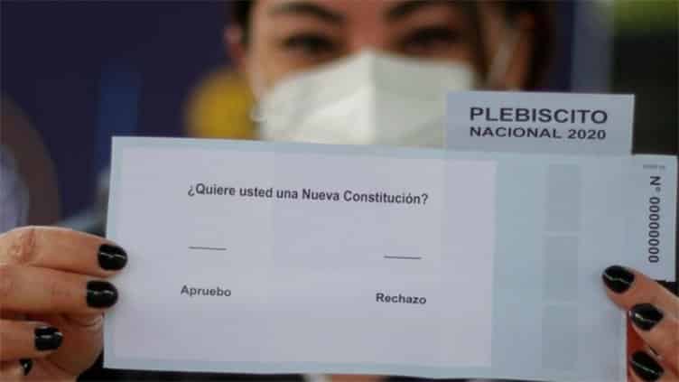 Chilenos votan por el plebiscito: ¿por qué es histórico e inédito?