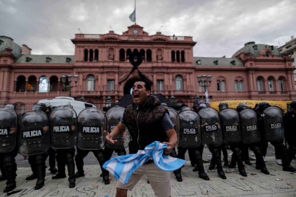 Los argentinos dan un último adiós a Maradona en la Casa Rosada