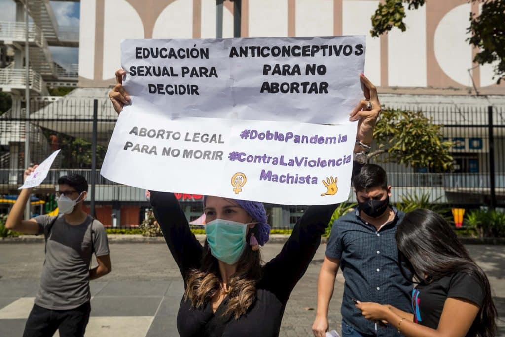El régimen de Maduro y sus mil formas de violencia de género en Venezuela