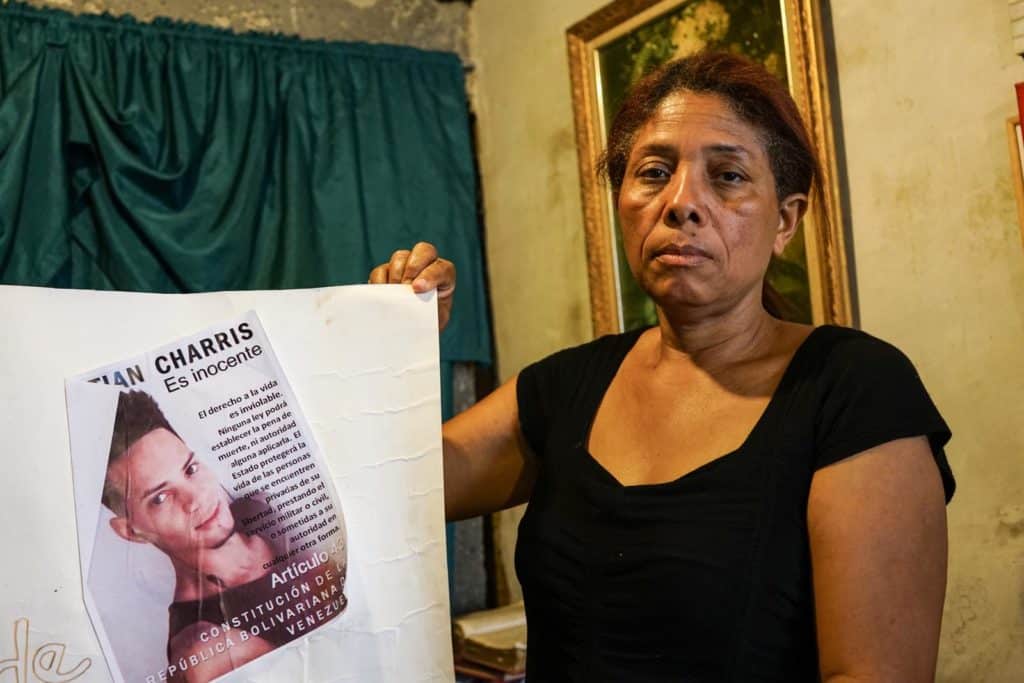 Carmen Arroyo y su hijo, asesinado por las FAES