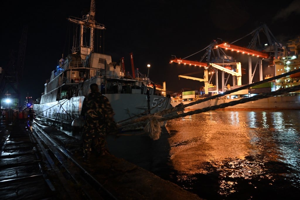 La búsqueda de un avión de Indonesia que cayó al mar con 62 personas a bordo